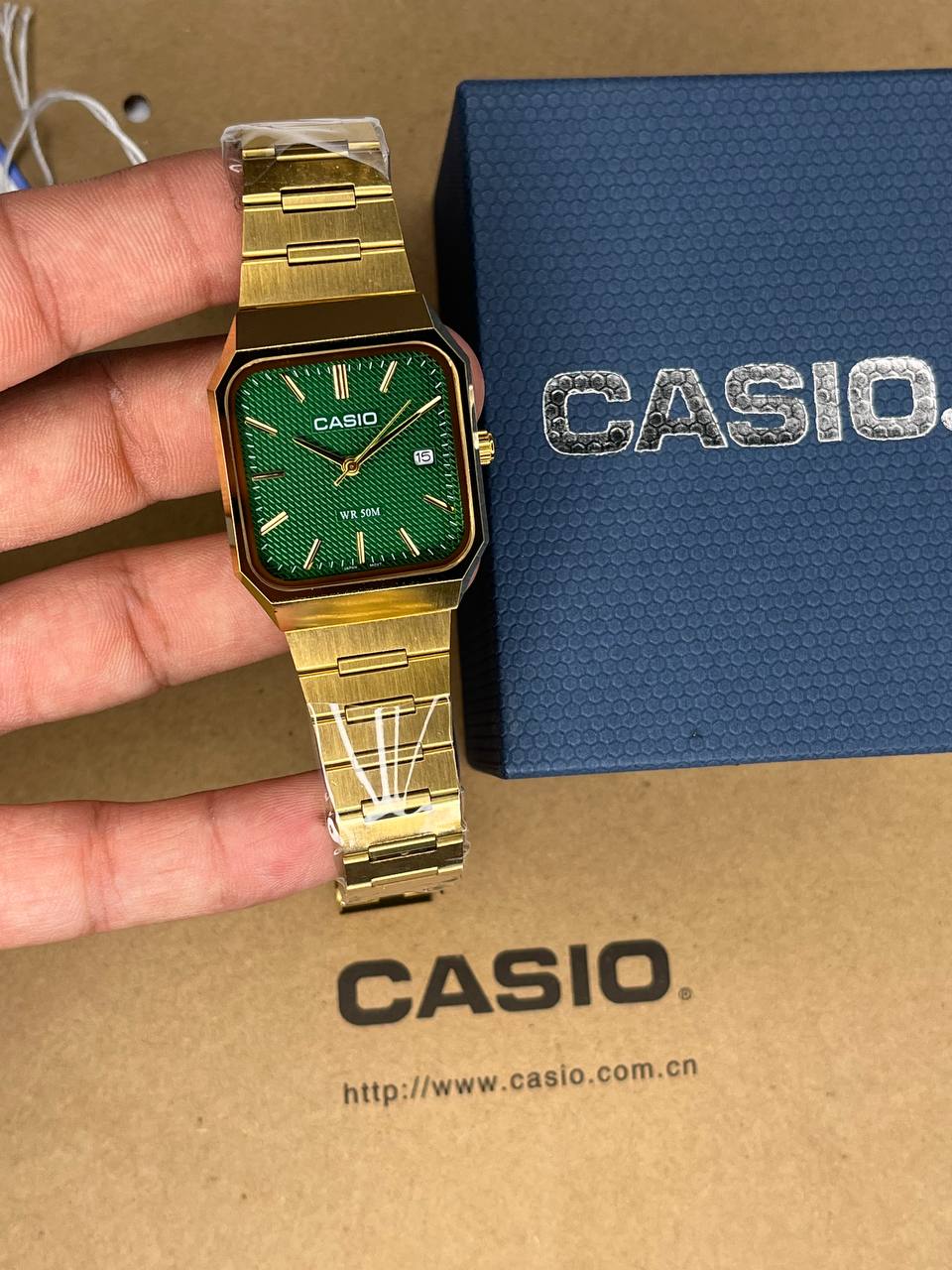 ساعت کاسیو مردانه طلایی صفحه سبز Casio AMW-B185