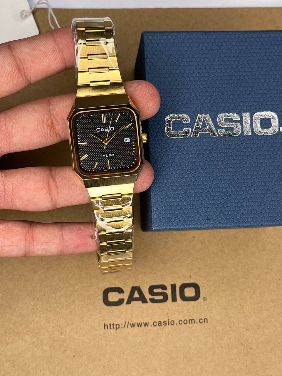 ساعت کاسیو مردانه طلایی صفحه مشکی Casio AMW-B185